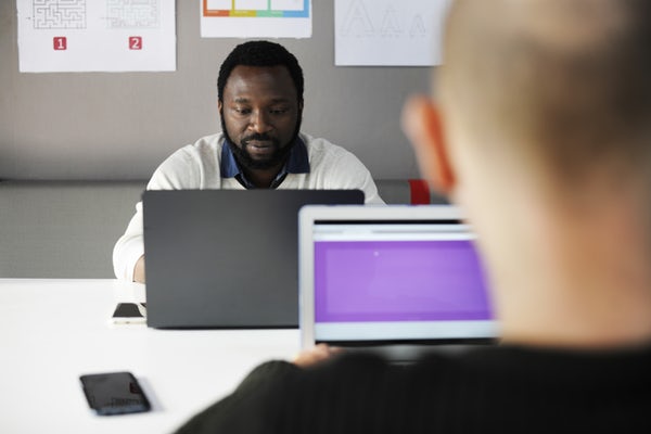 How do Start-ups and Small Enterprises Benefit from Coworking?
